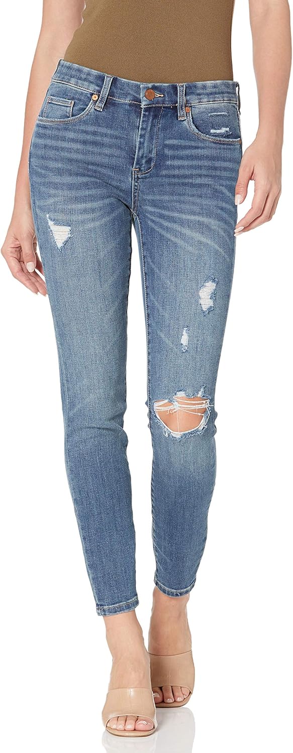 Madison in Saw You There - Image 32